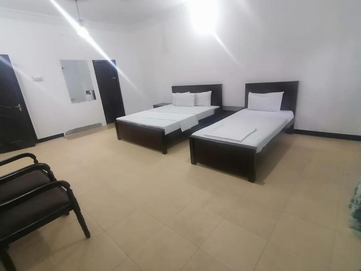 Lux Lounge Guest House Ісламабад Екстер'єр фото