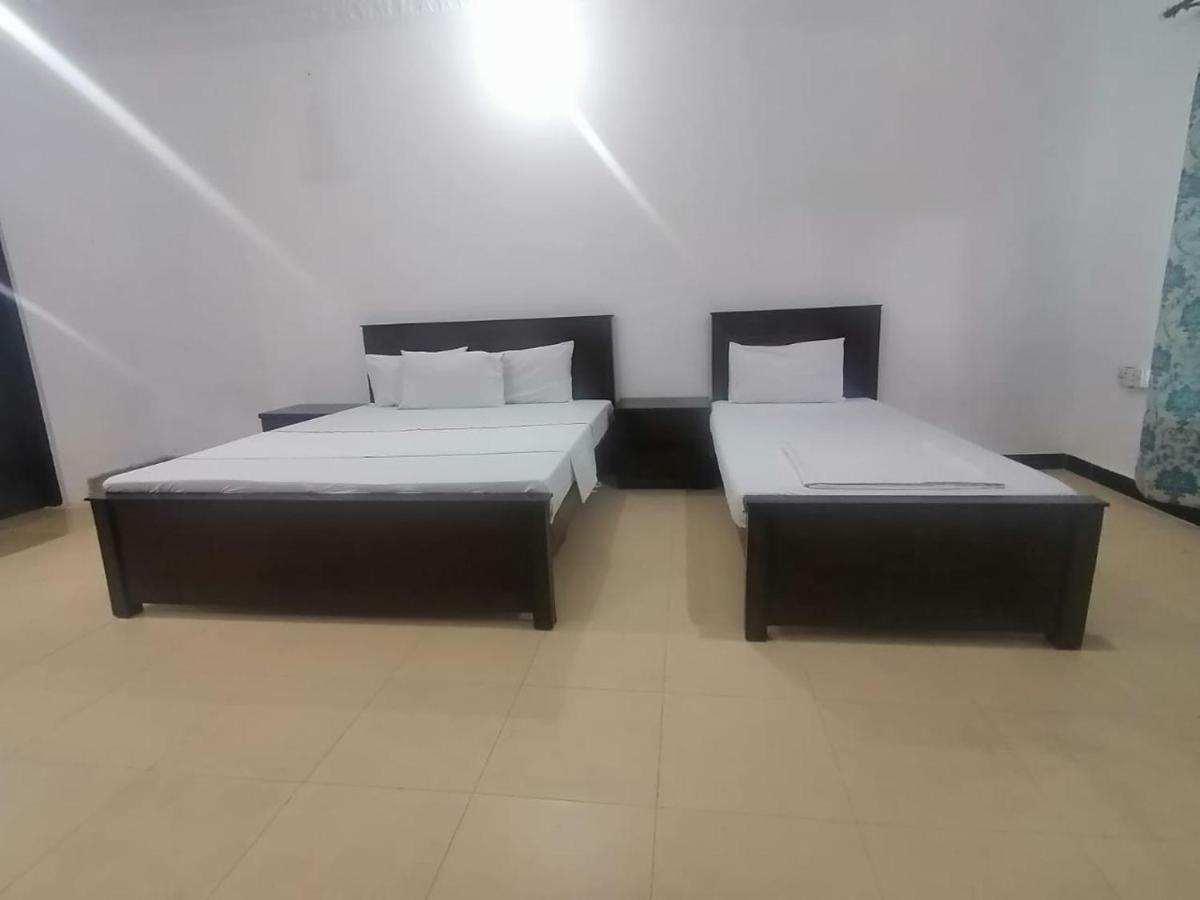 Lux Lounge Guest House Ісламабад Екстер'єр фото