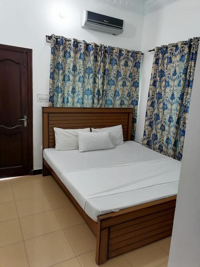 Lux Lounge Guest House Ісламабад Екстер'єр фото