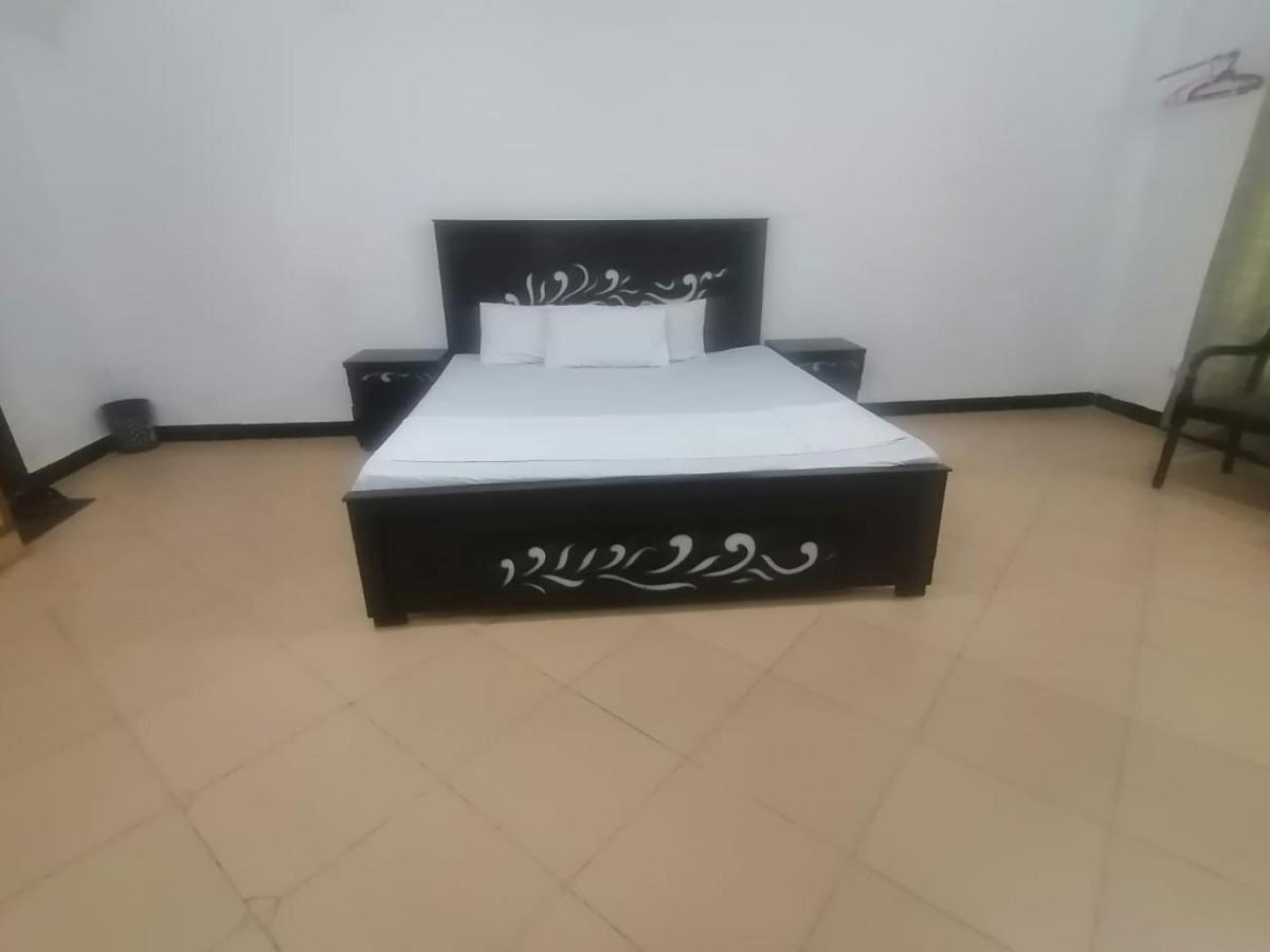 Lux Lounge Guest House Ісламабад Екстер'єр фото