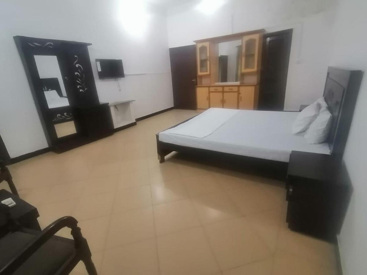 Lux Lounge Guest House Ісламабад Екстер'єр фото