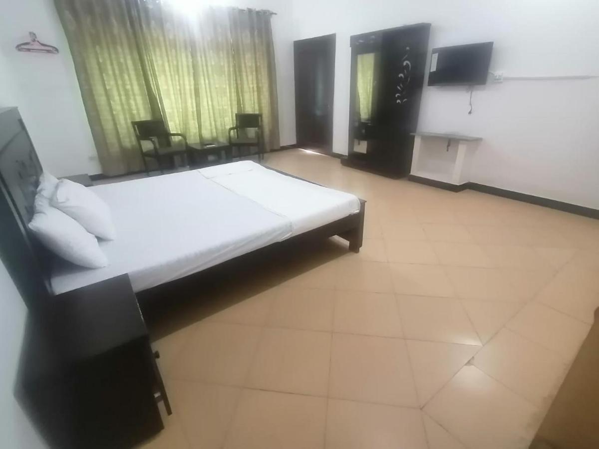 Lux Lounge Guest House Ісламабад Екстер'єр фото