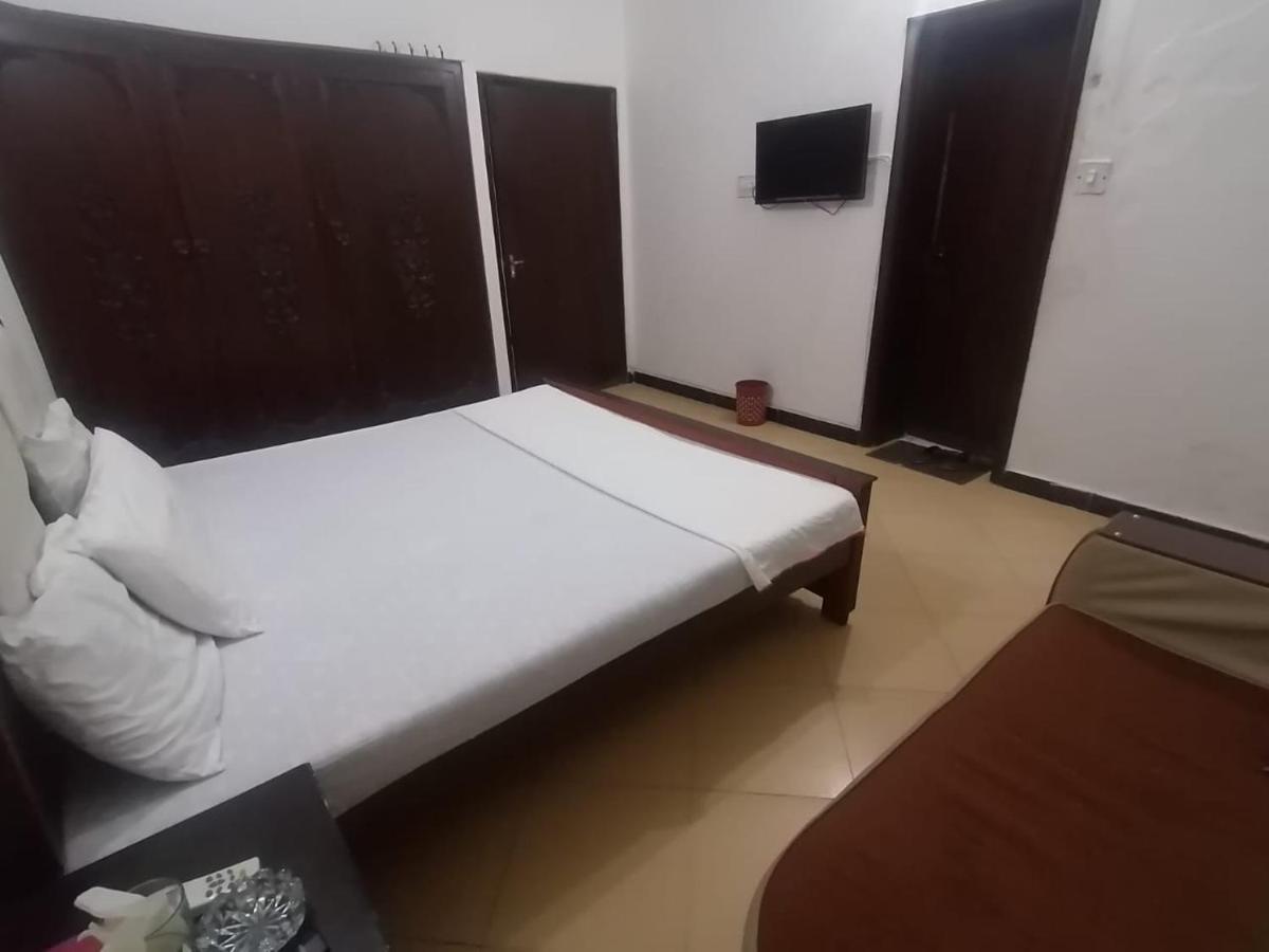 Lux Lounge Guest House Ісламабад Екстер'єр фото